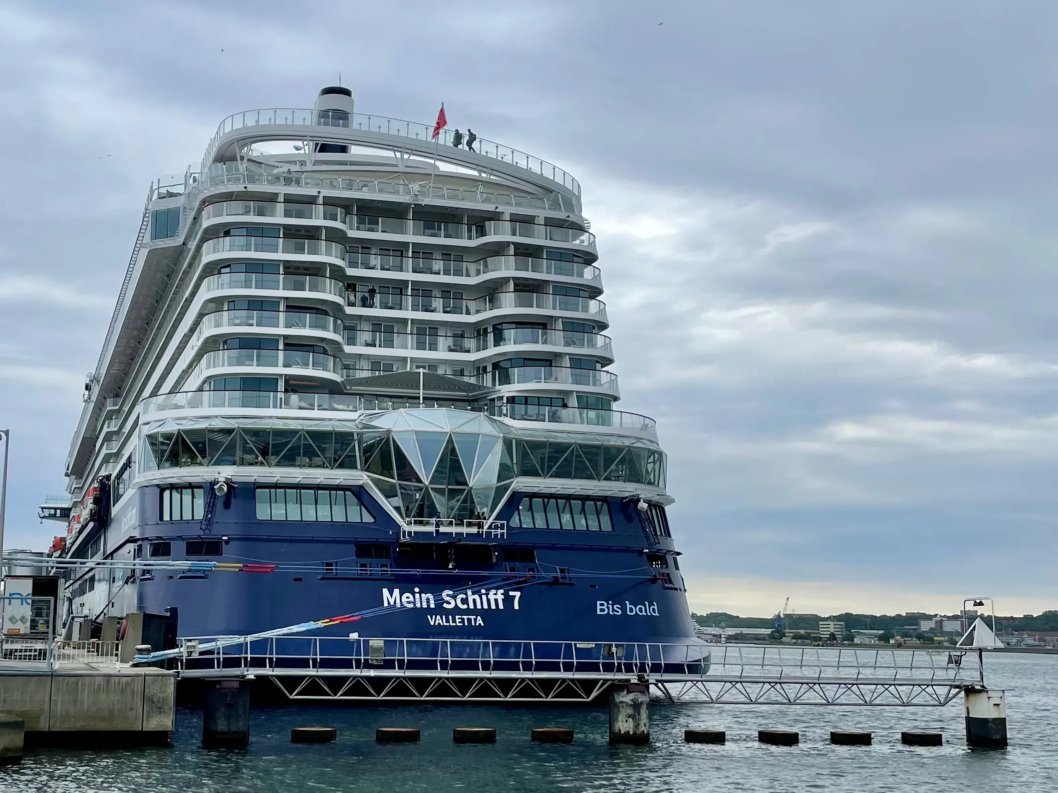 Mein Schiff 7 im Hafen von Kiel