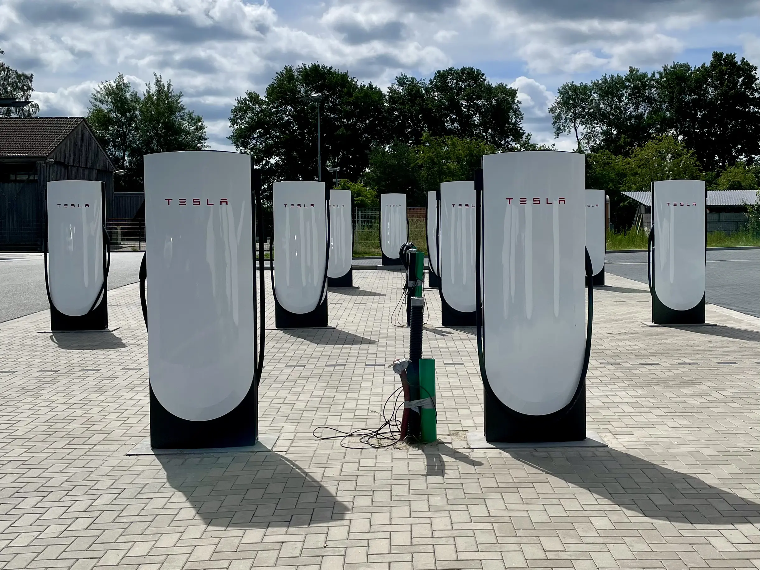 Tesla Supercharger V4 in Bispingen